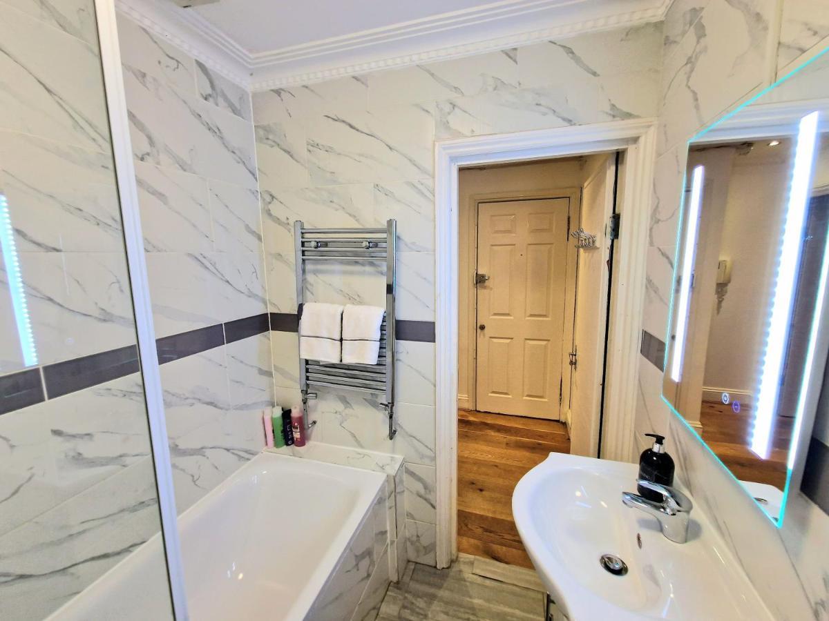 Cosy Home In Kensington - Great Location! 3 Minutes Walk To Earl'S Court Station ロンドン エクステリア 写真