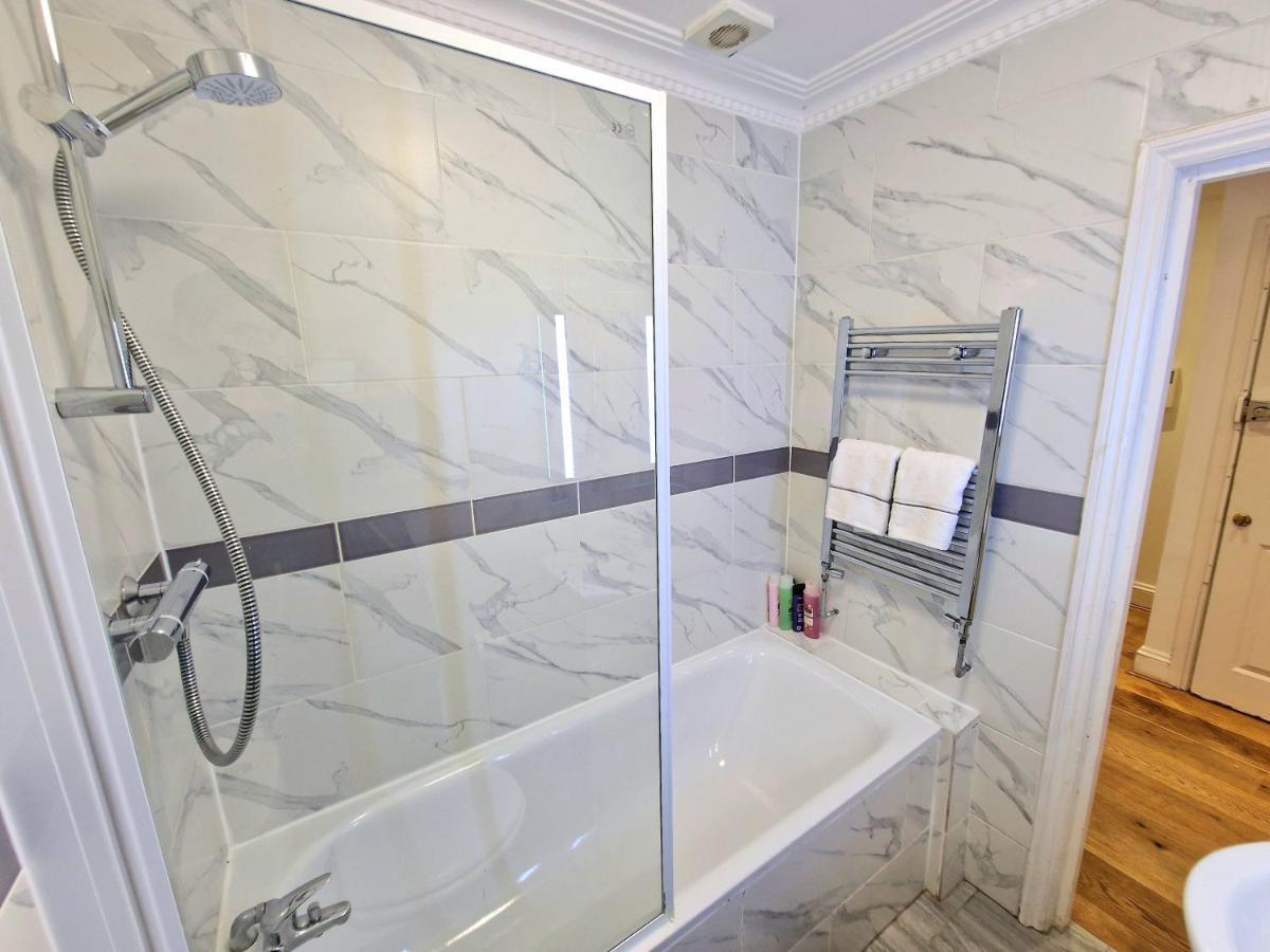 Cosy Home In Kensington - Great Location! 3 Minutes Walk To Earl'S Court Station ロンドン エクステリア 写真